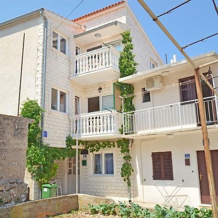Apartments Jurica Примоштен Екстер'єр фото