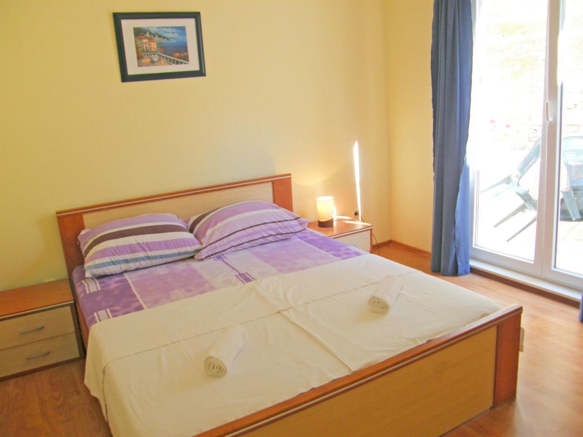 Apartments Jurica Примоштен Екстер'єр фото