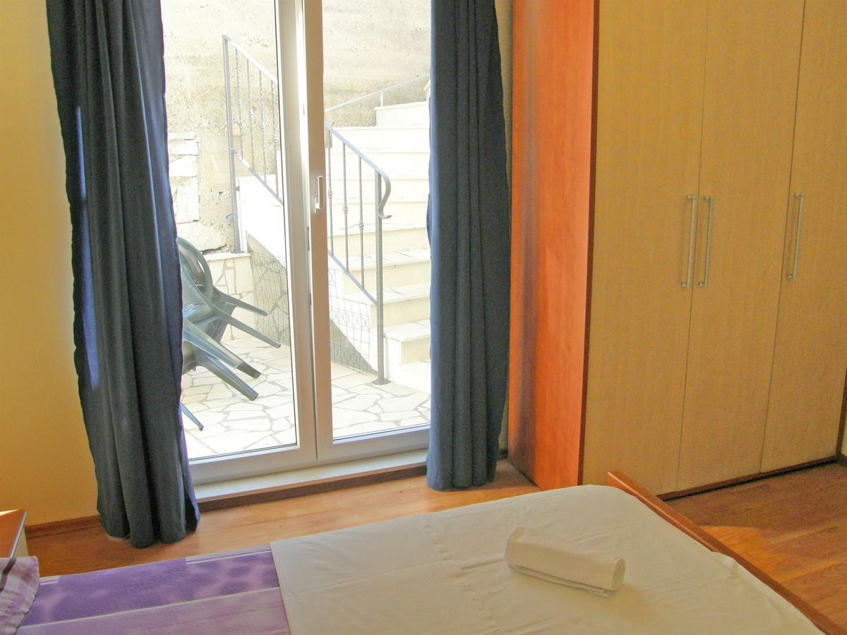 Apartments Jurica Примоштен Екстер'єр фото