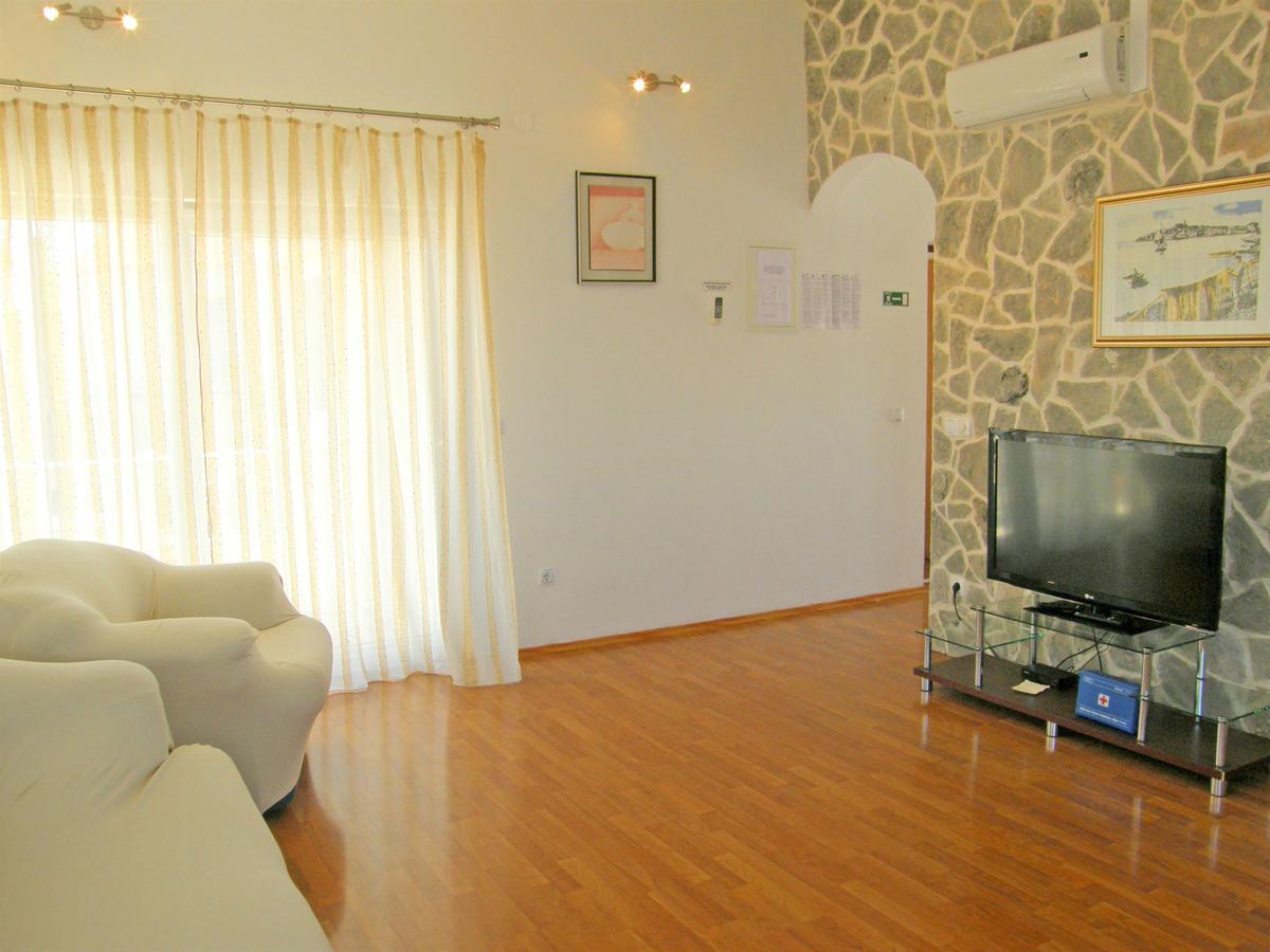 Apartments Jurica Примоштен Екстер'єр фото
