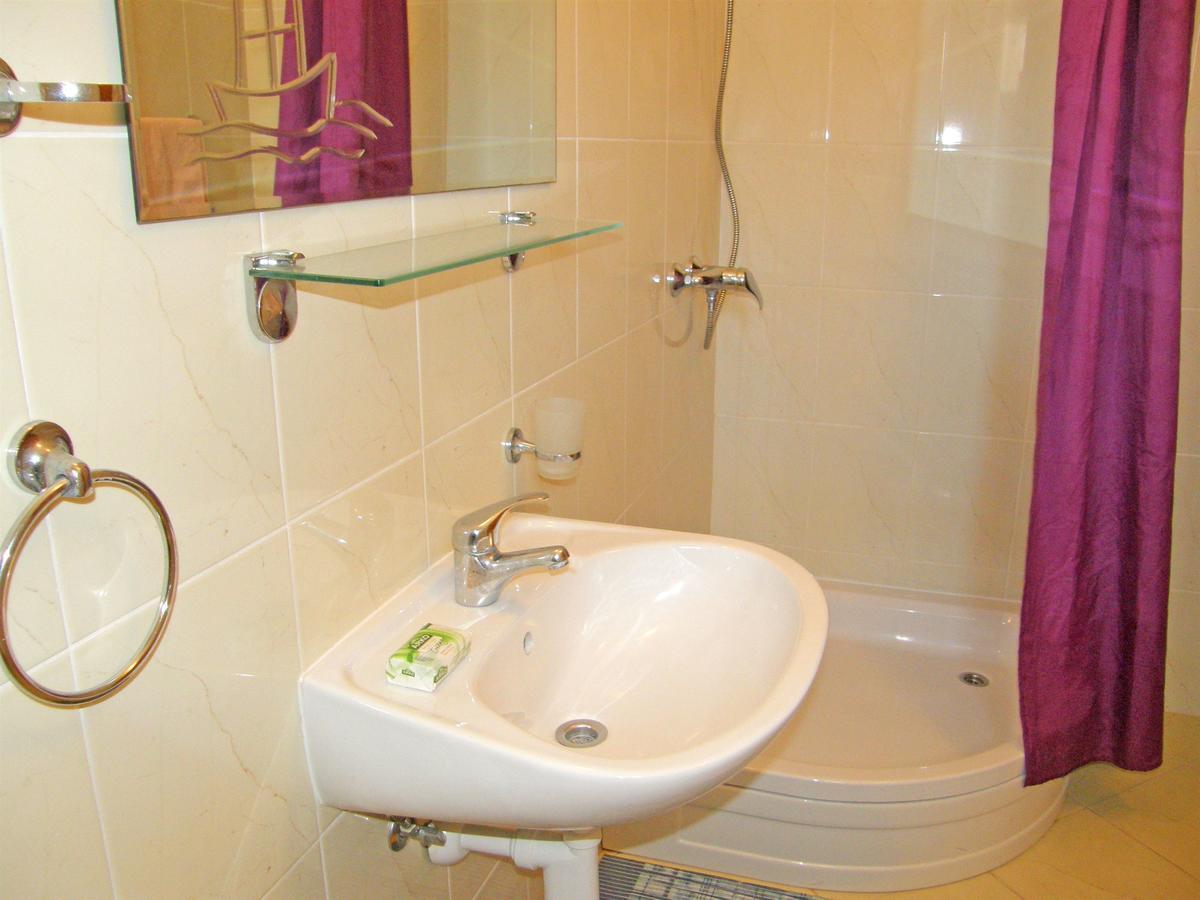 Apartments Jurica Примоштен Екстер'єр фото