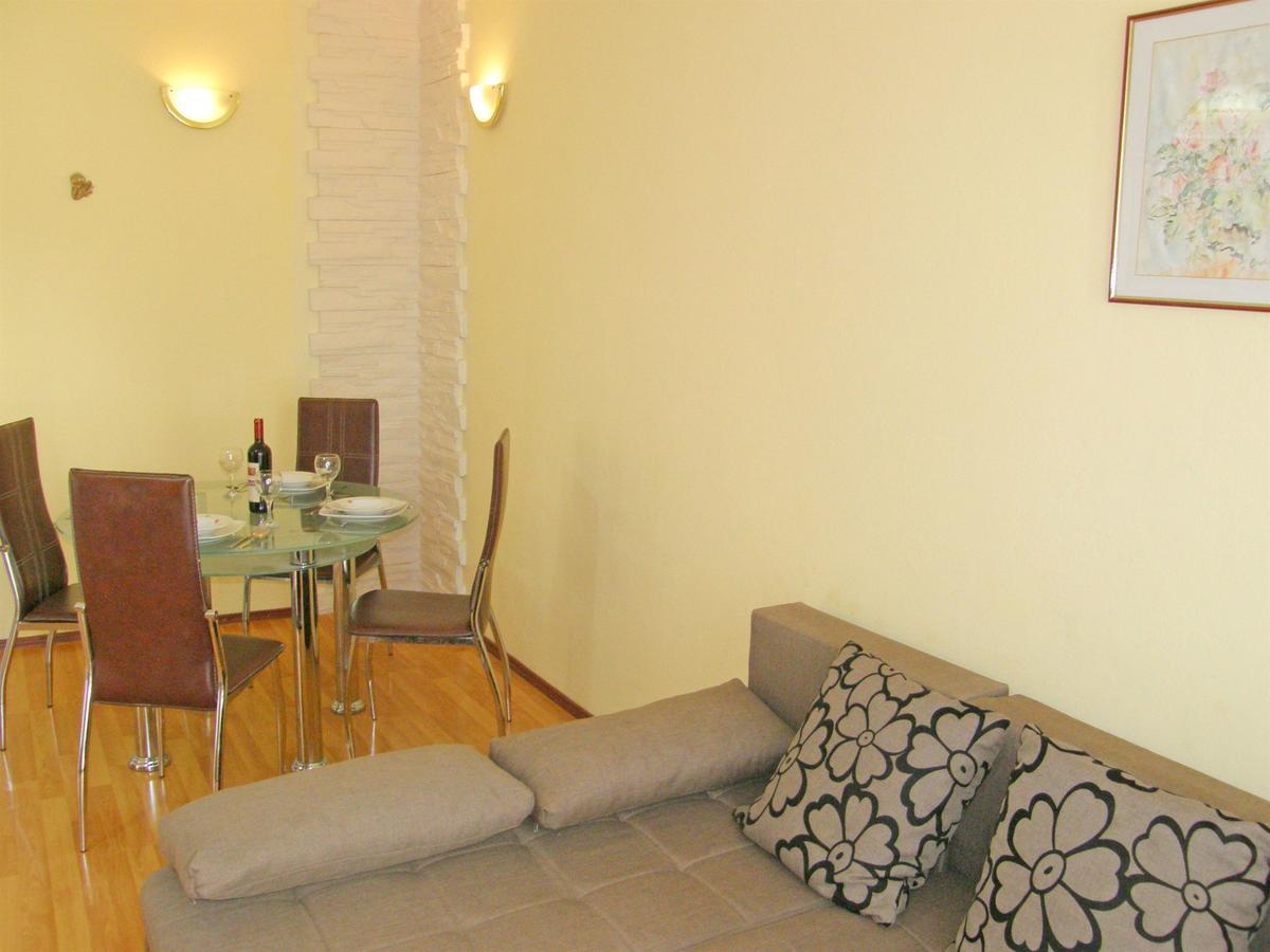 Apartments Jurica Примоштен Екстер'єр фото